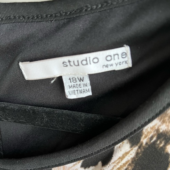 Studio One Dress - Picture 4 of 4
